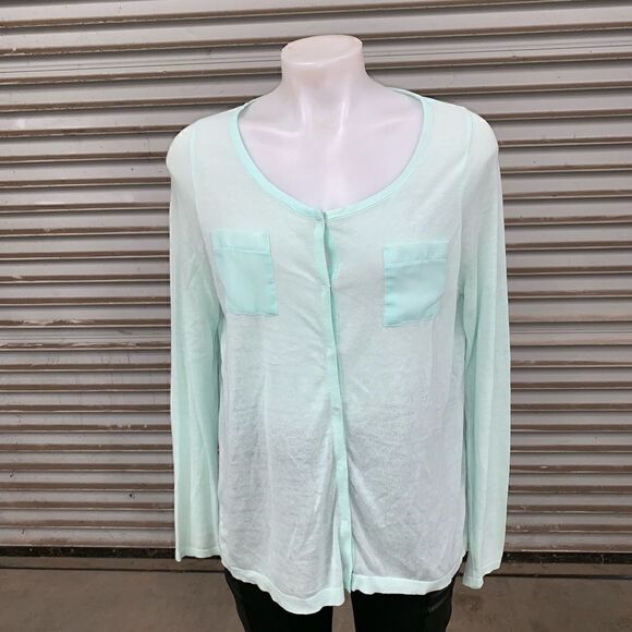 🛍️Fever sheer green long sleeve button up top - Picture 3 of 7